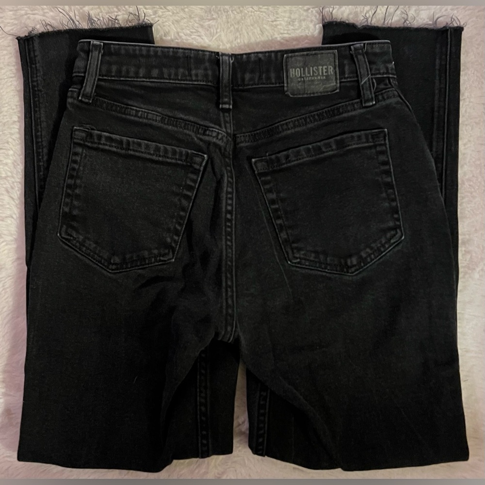 HOLLISTER ULTRA HIGH RISE MOM JEAN